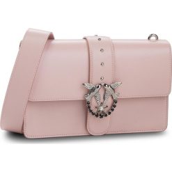 Torebka PINKO - Love Simply 6 Tracolla AI 18-19 1P2176 Y4YM Light Pink P26. Czerwone listonoszki damskie Pinko, ze skóry. Za 1409,00 zł.