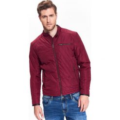 Kurtka męska pikowana ze stójką. Czerwone kurtki męskie Top Secret, na zimę, xl, bez wzorów, ze skóry ekologicznej, eleganckie, krótkie, bez kaptura. W wyprzedaży za 114,99 zł.