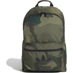 ADIDAS CAMO CLASSIC BACKPACK > FM1349. Zielone plecaki damskie Adidas, bez wzorów, z poliesteru, street. Za 139,99 zł.