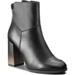 Botki KARINO - 2230/076-F Czarny. Fioletowe buty zimowe damskie marki Karino, ze skóry. W wyprzedaży za 259,00 zł.