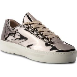 Sneakersy STUART WEITZMAN - Gaming XL92905 Pewter Glass. Szare półbuty damskie Stuart Weitzman, na co dzień, bez wzorów, ze skóry, bez obcasa, bez zapięcia. W wyprzedaży za 889,00 zł.