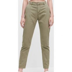 Spodnie chino - Khaki. Brązowe spodnie damskie Reserved, bez wzorów. Za 99,99 zł.