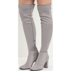 Szare Kozaki I Don't Care. Szare buty zimowe damskie marki Born2be, z materiału, z okrągłym noskiem, za kolano, na wysokim obcasie, na obcasie. Za 139,99 zł.