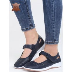 Granatowe Skórzane Półbuty Store Run. Niebieskie półbuty damskie Born2be, bez wzorów, ze skóry, bez obcasa, na płaskiej podeszwie, bez zapięcia. Za 129,99 zł.