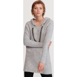 Długi sweter z kapturem - Jasny szary. Szare swetry damskie Reserved, s, bez wzorów, z długim rękawem, długie, z kapturem. Za 139,99 zł.
