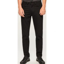 Jeansy regular fit - Czarny. Czarne jeansy męskie marki Reserved. Za 99,99 zł.
