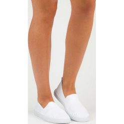 Trampki damskie slip on: Tekstylne wsuwane trampki mckeylor ISLA białe