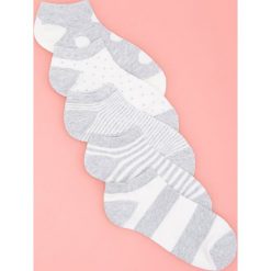 Skarpety stopki 5 pack - Jasny szary. Szare skarpetki damskie Reserved, bez wzorów. Za 34,99 zł.