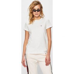 Tommy Jeans - Top. Białe topy damskie marki Tommy Jeans, s, z bawełny, z okrągłym kołnierzem. Za 139,90 zł.