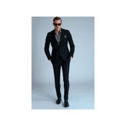 GARNITUR CROW. Czarne garnitury męskie marki Guns&tuxedos, bez wzorów. Za 499,99 zł.