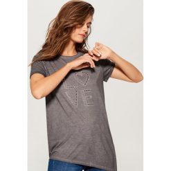Koszulka z aplikacją - Szary. Szare t-shirty damskie marki Mohito, l, z aplikacjami. Za 69,99 zł.