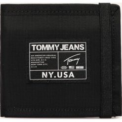 Tommy Jeans - Portfel. Zielone portfele męskie Tommy Jeans, bez wzorów, z poliesteru. W wyprzedaży za 99,90 zł.