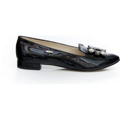 Balerinki w szpic z ozdobnymi kryształkami - skóra naturalna - model 055 - kolor czarny lakier. Czarne baleriny damskie Zapato, bez wzorów, ze skóry, bez obcasa. Za 309,00 zł.