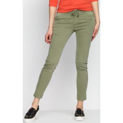 Khaki Jegginsy For Keeps. Brązowe jeansy damskie Born2be, s. Za 89,99 zł.
