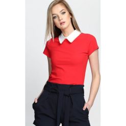 Czerwona Bluzka Wild Lily. Czerwone bluzki damskie marki Born2be, xl, z wykładanym kołnierzem, z krótkim rękawem. Za 79,99 zł.