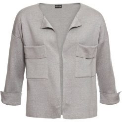 Sweter bez zapięcia, rękawy 3/4 bonprix szary melanż. Szare swetry damskie bonprix, bez wzorów, z dzianiny, z krótkim rękawem, krótkie, bez kaptura. Za 129,99 zł.