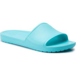 Klapki CROCS - Sloane Slide W 205742 Pool. Niebieskie klapki damskie Crocs, bez wzorów, z tworzywa sztucznego, bez obcasa. W wyprzedaży za 79,00 zł.