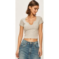 Tommy Jeans - T-shirt. Różowe bluzki damskie Tommy Jeans, s, bez wzorów, z elastanu, casualowe, bez kołnierzyka, z krótkim rękawem. Za 159,90 zł.