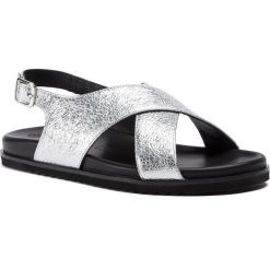 Sandały SOLO FEMME - 82604-01-I51/000-07-00 Srebrny. Szare klapki damskie Solo Femme, bez wzorów, ze skóry, bez obcasa. W wyprzedaży za 249,00 zł.