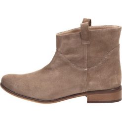 POLSKIE botki damskie NICOLE 2417 CAPPUCINNO. Botki damskie Nicole, klasyczne, na wysokim obcasie, na obcasie, bez zapięcia. W wyprzedaży za 299,00 zł.