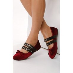 Bordowe Balerinki Solocone. Czerwone baleriny damskie Multu, bez wzorów, bez obcasa. Za 29,99 zł.