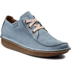 Półbuty CLARKS - Funny Dream 261323444 Blue Grey. Niebieskie creepersy damskie Clarks, z nubiku, na płaskiej podeszwie. W wyprzedaży za 269,00 zł.