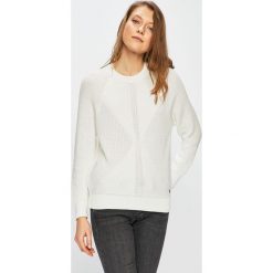 Mustang - Sweter. Białe swetry damskie Mustang, s, bez wzorów, z bawełny, z krótkim rękawem, krótkie, bez kaptura. W wyprzedaży za 139,90 zł.