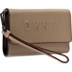 Duży Portfel Damski DKNY - Slgs Debossed Logo R172440504 Nude 277. Brązowe portfele damskie DKNY, bez wzorów, ze skóry. W wyprzedaży za 409,00 zł.