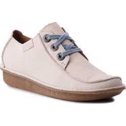 Półbuty CLARKS - Funny Dream 261323374 White Nubuck. Różowe półbuty damskie Clarks, bez wzorów, ze skóry, bez obcasa, na płaskiej podeszwie, bez zapięcia. W wyprzedaży za 249,00 zł.