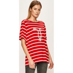 Trussardi Jeans - T-shirt. Czerwone bluzki damskie Trussardi Jeans, s, bez wzorów, z elastanu, z okrągłym kołnierzem. Za 299,90 zł.