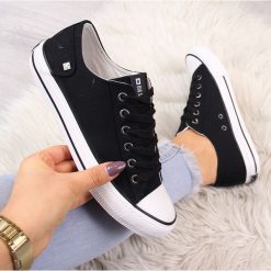 Trampki niskie czarne Big Star DD274338 - czarny. Czarne trampki i tenisówki damskie BIG STAR, bez wzorów, bez zapięcia. Za 79,99 zł.