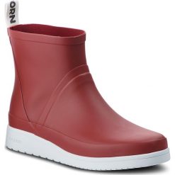 Kalosze TRETORN - Viken II Low 473326 Oak Red 59. Czerwone kalosze damskie Tretorn, bez wzorów, z tworzywa sztucznego. W wyprzedaży za 249,00 zł.