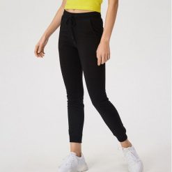 Spodnie jogger z wiązaniem w pasie - Czarny. Czarne spodnie damskie Sinsay, s. Za 29,99 zł.