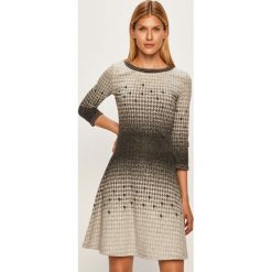 Desigual - Sukienka. Szare sukienki damskie Desigual, na co dzień, s, bez wzorów, z elastanu, casualowe, z okrągłym kołnierzem, bez rękawów, midi, rozkloszowane. W wyprzedaży za 279,90 zł.