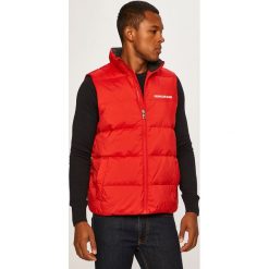 Calvin Klein Jeans - Bezrękawnik puchowy. Czerwone płaszcze męskie Calvin Klein Jeans, m, bez wzorów, z poliesteru, bez kaptura. W wyprzedaży za 449,90 zł.