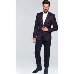 Koszula wzorzysta dopasowany krój. Białe koszule męskie Top Secret, na zimę, m, bez wzorów, eleganckie, z klasycznym kołnierzykiem, bez rękawów. W wyprzedaży za 59,99 zł.