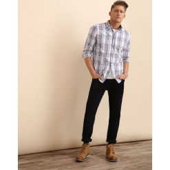 Koszula długi rękaw męska slim fit. Niebieskie koszule męskie Top Secret, na lato, m, bez wzorów, biznesowe, bez kołnierzyka, z długim rękawem. W wyprzedaży za 29,99 zł.