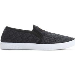 Czarne Slip On Julian. Czarne trampki męskie Born2be, bez wzorów, bez zapięcia. Za 59,99 zł.