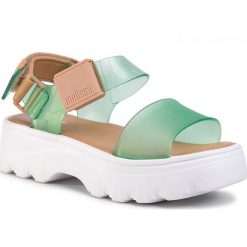 Sandały MELISSA - Kick Off Sandal Ad 32823 White/Green/Beige 53811. Zielone klapki damskie Melissa, bez wzorów, ze skóry ekologicznej, bez obcasa, na obcasie. Za 469,00 zł.