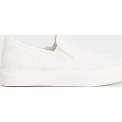 Trampki damskie slip on: Białe buty typu slip on – Biały