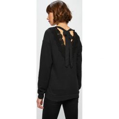 Only - Bluza. Białe bluzy damskie ONLY, s, z nadrukiem, z bawełny, bez rękawów, bez kaptura. W wyprzedaży za 79,90 zł.