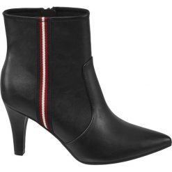 Botki na obcasie Catwalk czarne. Czarne botki damskie Catwalk, z materiału, bez obcasa, na obcasie, bez zapięcia. Za 159,90 zł.