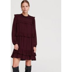 Sukienka z falbanami - Wielobarwny. Sukienki damskie Reserved, bez wzorów, bez kołnierzyka, bez rękawów. Za 139,99 zł.