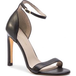 Sandały TOMMY HILFIGER - Feminine Strappy San FW0FW03702 Black 990. Czarne klapki damskie TOMMY HILFIGER, bez wzorów, ze skóry, bez obcasa, na obcasie. W wyprzedaży za 639,00 zł.