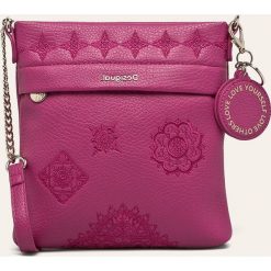 Desigual - Torebka. Różowe listonoszki damskie Desigual, bez wzorów, z poliesteru, na ramię, małe, bez dodatków. W wyprzedaży za 149,90 zł.