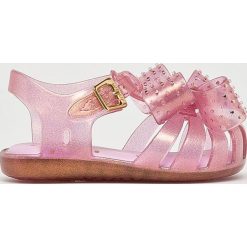 Melissa - Sandały dziecięce Mini Melissa Aranha. Różowe sandały dziewczęce Melissa, z materiału, na klamry. Za 239,90 zł.