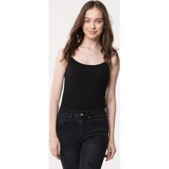 Czarna Koszulka Health. Czarne bluzki damskie marki Born2be, xl, z dzianiny, z krótkim rękawem. Za 19,99 zł.