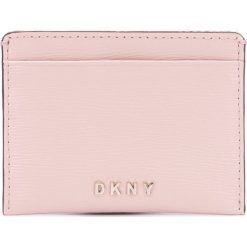 DKNY Bryant Etui na karty Beżowy. Brązowe portfele damskie DKNY, ze skóry. Za 235,95 zł.