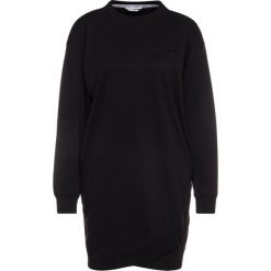 Sukienka dzianinowa DKNY Sport DP9D4098. Czarne sukienki damskie DKNY Sport, m, bez wzorów, z bawełny, sportowe, bez kołnierzyka, bez rękawów, sportowe. W wyprzedaży za 299,00 zł.