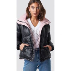 Luisa Lion x NA-KD Kurtka puchowa - Black,Pink. Różowe kurtki damskie marki Luisa Lion x NA-KD, bez wzorów, z puchu, bez kaptura. Za 364,95 zł.